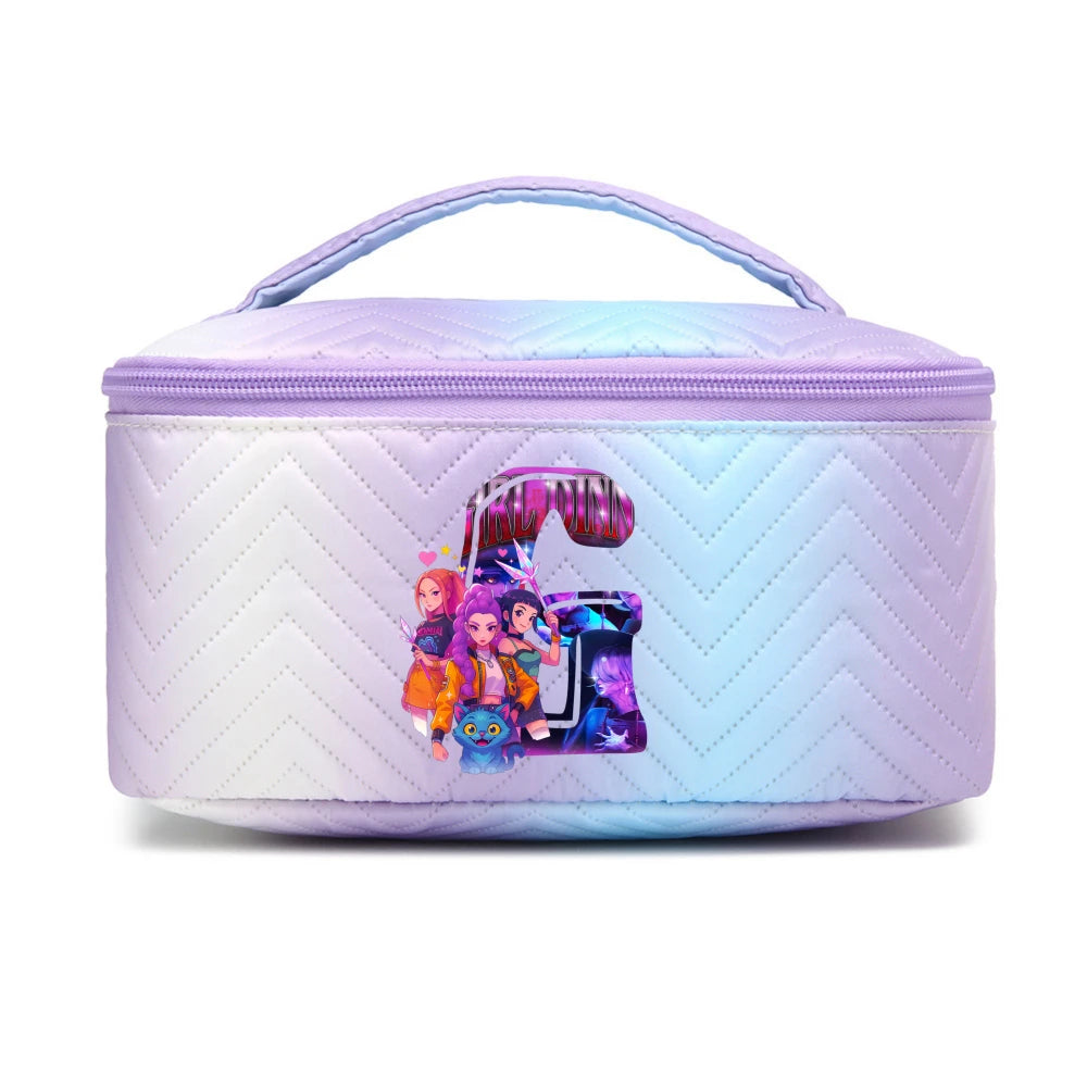 Trousse de Voyage Huntrix – Lettre Personnalisée A à Z 7 Trousse de Voyage Huntrix – Lettre G