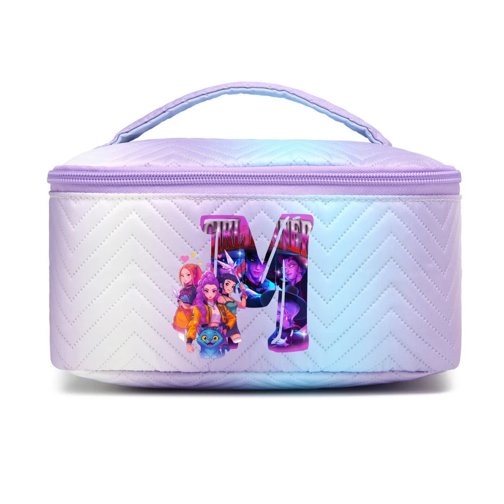 Trousse de Voyage Huntrix – Lettre Personnalisée A à Z 13 Trousse de Voyage Huntrix – Lettre M