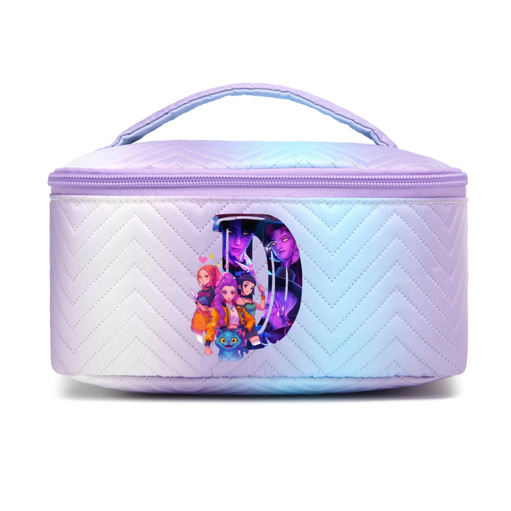 Trousse de Voyage Huntrix – Lettre Personnalisée A à Z 4 Trousse de Voyage Huntrix – Lettre D