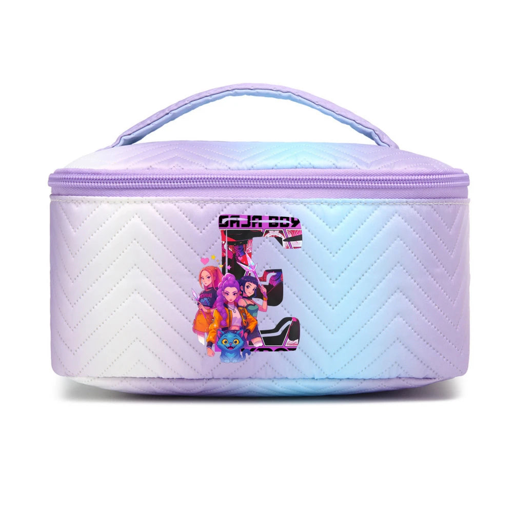 Trousse de Voyage Huntrix – Lettre Personnalisée A à Z 5 Trousse de Voyage Huntrix – Lettre E