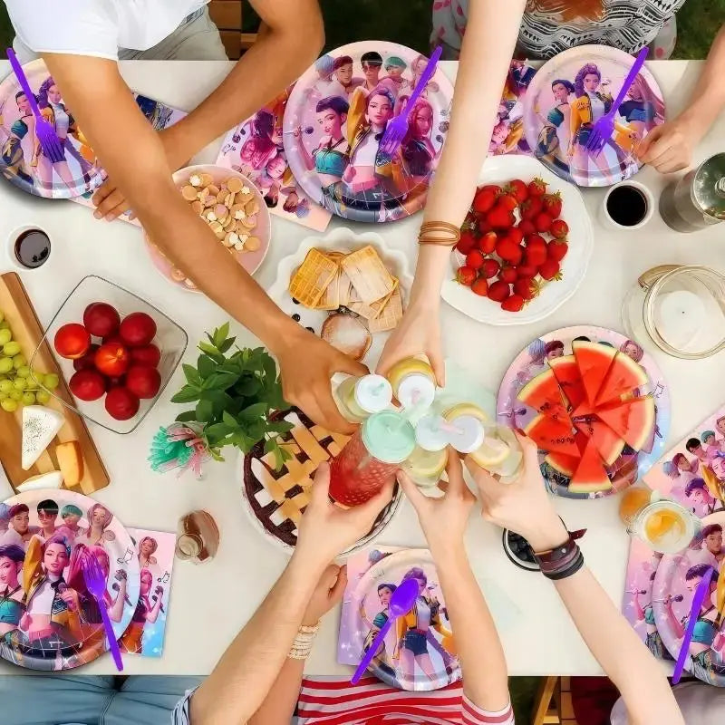 Pack anniversaire vaisselle Huntrix - 51 à 91 pièces 4 Pack anniversaire vaisselle Huntrix